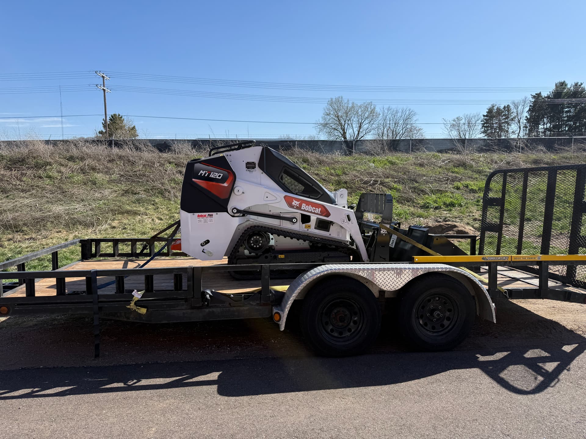 Gallery photos for Fresh Mulch, Clean Edging, and a New Machine Joining the Fleet: Image #4