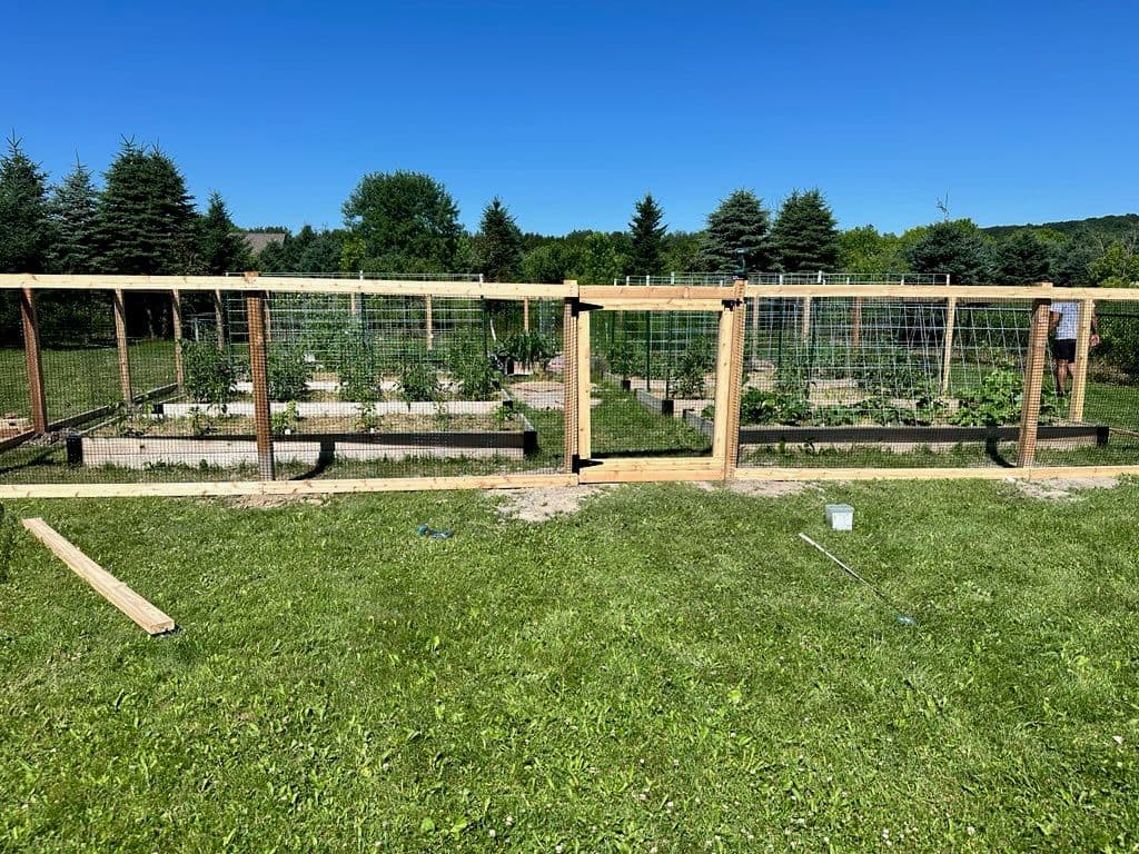 Gallery photos for Charming Cedar Fence for Protected Gardens: Image #1