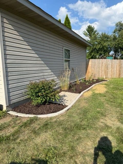 Gallery photos for Stunning Lawn Transformation with Professional Touch: Image #2