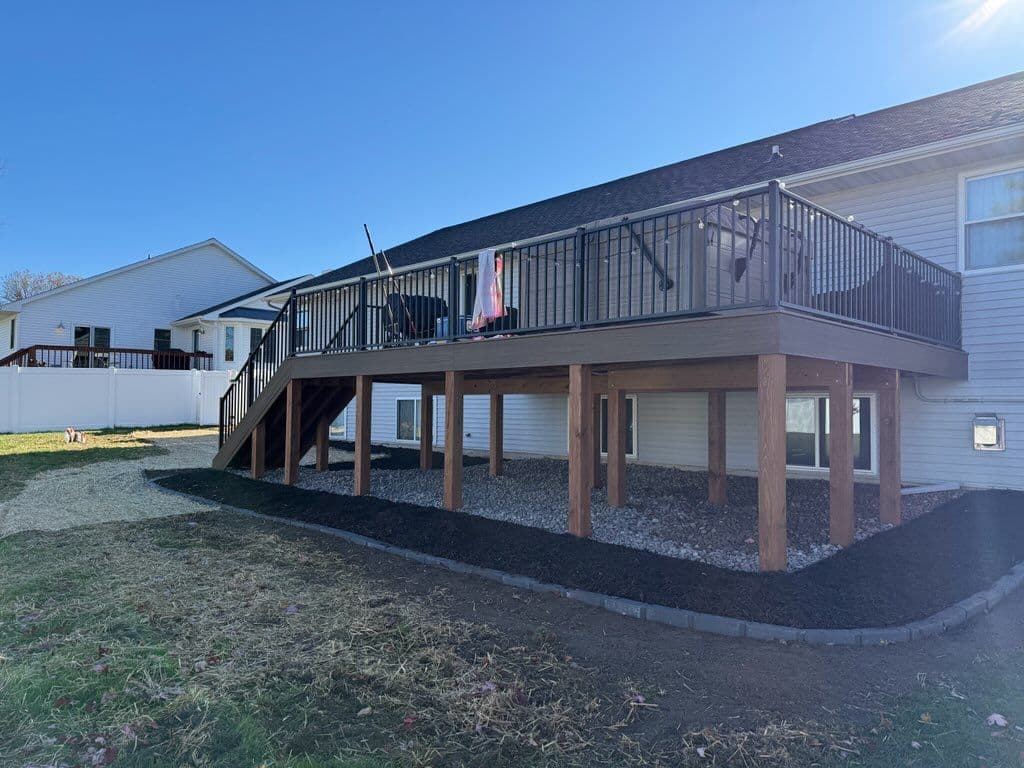 Gallery photos for Stylish Edging and Flower Beds for Backyard Retreat: Image #1